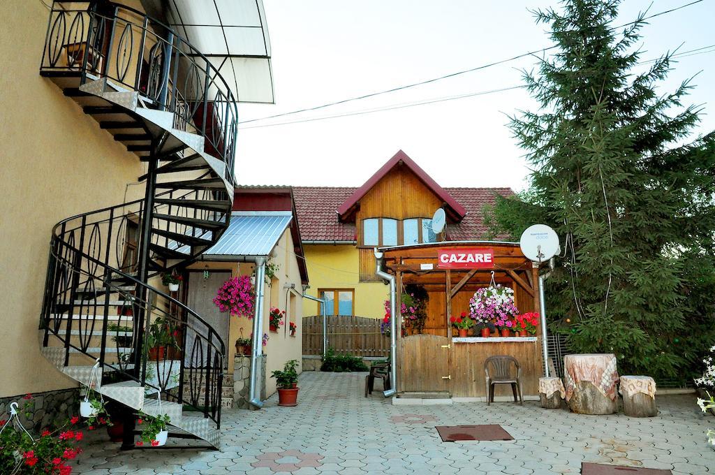Отель Casa Maria Гура-Гуморулуй Экстерьер фото