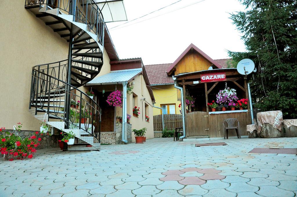 Отель Casa Maria Гура-Гуморулуй Экстерьер фото